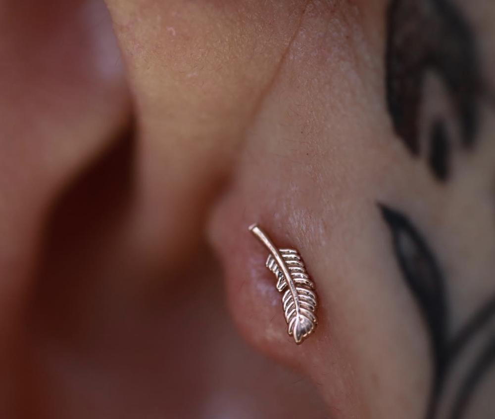 Right Curved Small Feather